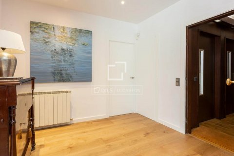 Apartamento de 5 dormitorios en venta en Barcelona, Cataluña, Spain № 8691 - foto 27