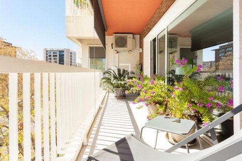 Apartamento de 5 dormitorios en venta en Barcelona, Cataluña, Spain № 8691 - foto 2