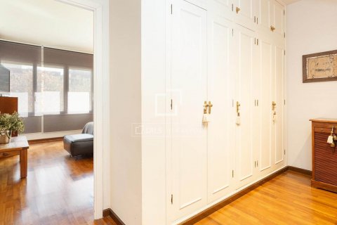 Apartamento de 5 dormitorios en venta en Barcelona, Cataluña, Spain № 8691 - foto 16
