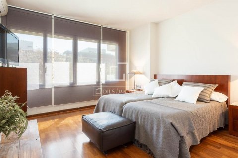 Apartamento de 5 dormitorios en venta en Barcelona, Cataluña, Spain № 8691 - foto 14