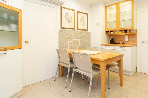 Apartamento de 5 dormitorios en venta en Barcelona, Cataluña, Spain № 8691 - foto 13