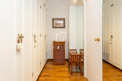 Apartamento de 5 dormitorios en venta en Barcelona, Cataluña, Spain № 8691 - foto 17