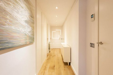 Apartamento de 5 dormitorios en venta en Barcelona, Cataluña, Spain № 8691 - foto 19