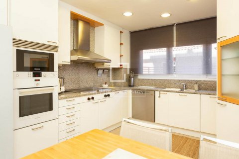 Apartamento de 5 dormitorios en venta en Barcelona, Cataluña, Spain № 8691 - foto 11