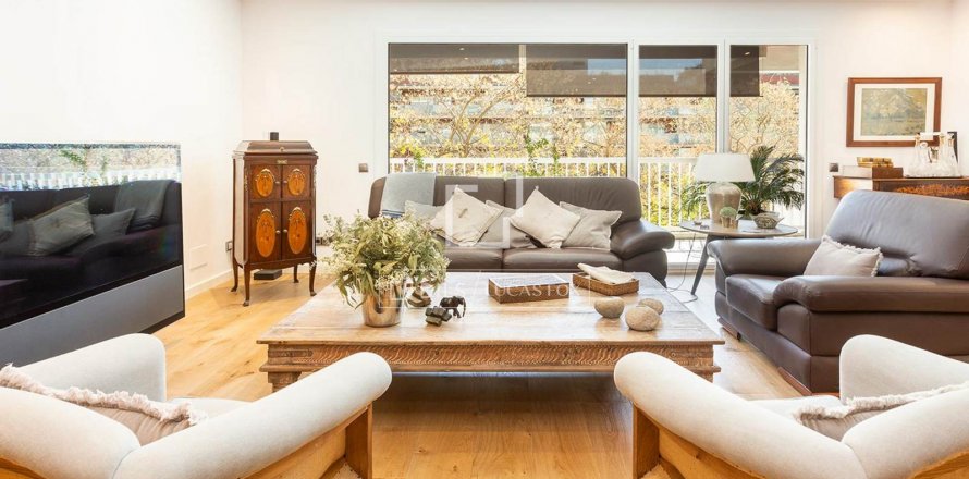 Apartamento de 5 dormitorios en venta en Barcelona, Cataluña, Spain № 8691