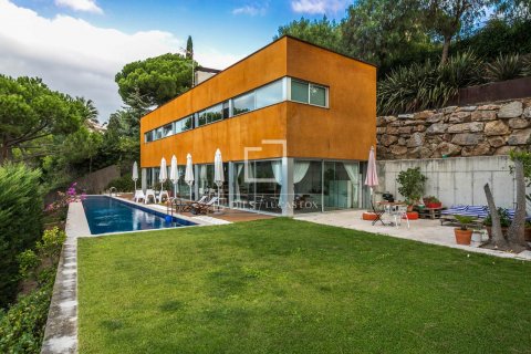 Villa de 2 dormitorios en venta en Cabrils, Barcelona, Cataluña, Spain № 8693