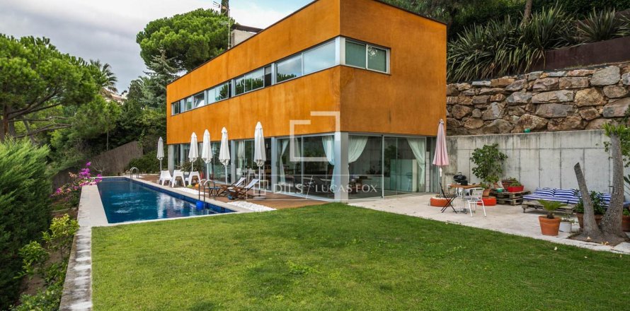 Villa de 2 dormitorios en venta en Cabrils, Barcelona, Cataluña, Spain № 8693