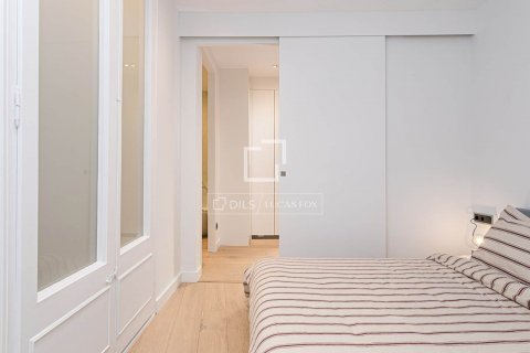 Apartamento de 2 dormitorios en venta en Barcelona, Cataluña, Spain № 8694 - foto 24