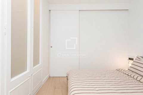 Apartamento de 2 dormitorios en venta en Barcelona, Cataluña, Spain № 8694 - foto 25