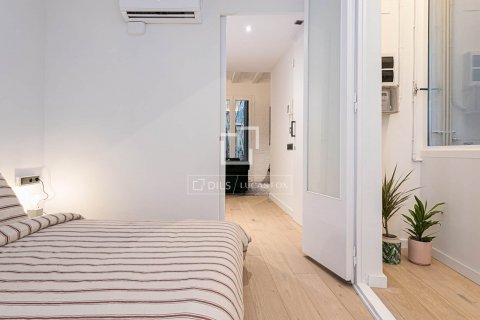 Apartamento de 2 dormitorios en venta en Barcelona, Cataluña, Spain № 8694 - foto 28