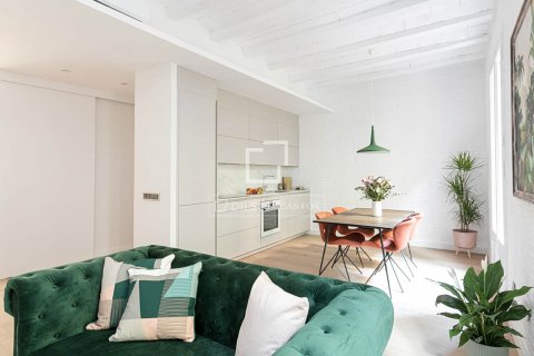 Apartamento de 2 dormitorios en venta en Barcelona, Cataluña, Spain № 8694 - foto 13