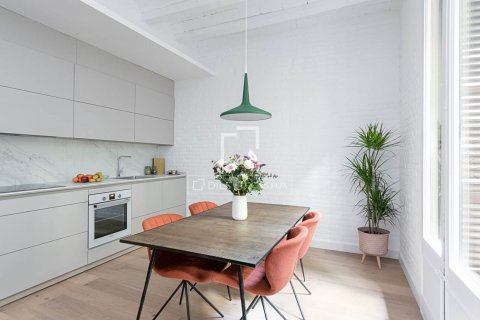 Apartamento de 2 dormitorios en venta en Barcelona, Cataluña, Spain № 8694 - foto 9