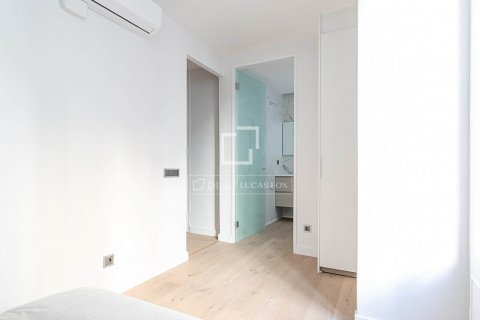 Apartamento de 2 dormitorios en venta en Barcelona, Cataluña, Spain № 8694 - foto 21