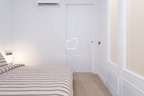 Apartamento de 2 dormitorios en venta en Barcelona, Cataluña, Spain № 8694 - foto 29