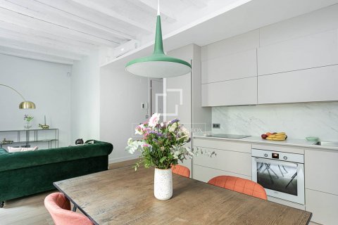 Apartamento de 2 dormitorios en venta en Barcelona, Cataluña, Spain № 8694 - foto 10