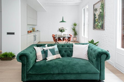 Apartamento de 2 dormitorios en venta en Barcelona, Cataluña, Spain № 8694 - foto 7