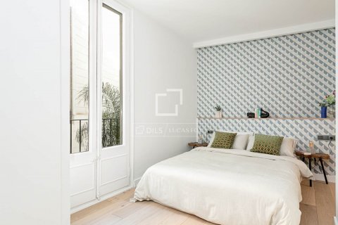 Apartamento de 2 dormitorios en venta en Barcelona, Cataluña, Spain № 8694 - foto 4