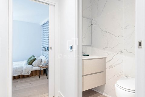 Apartamento de 2 dormitorios en venta en Barcelona, Cataluña, Spain № 8694 - foto 15