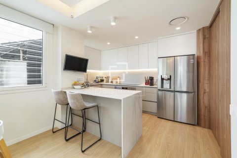 Ático de 3 dormitorios en venta en Barcelona, Cataluña, Spain № 3960 - foto 11