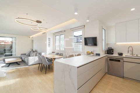 Ático de 3 dormitorios en venta en Barcelona, Cataluña, Spain № 3960 - foto 7