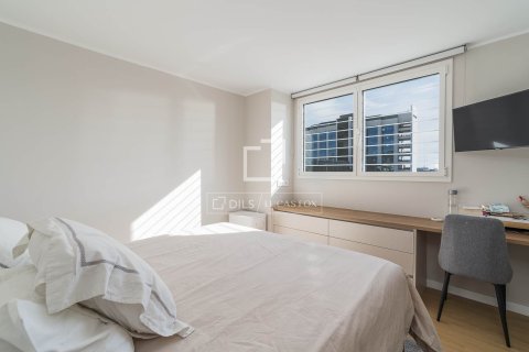 Ático de 3 dormitorios en venta en Barcelona, Cataluña, Spain № 3960 - foto 16