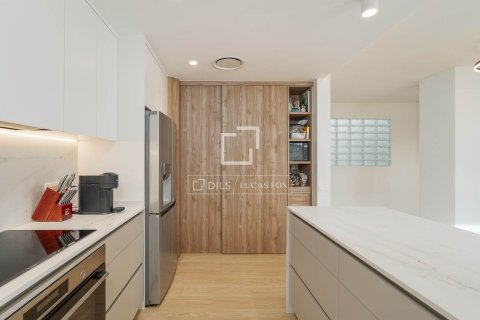 Ático de 3 dormitorios en venta en Barcelona, Cataluña, Spain № 3960 - foto 9