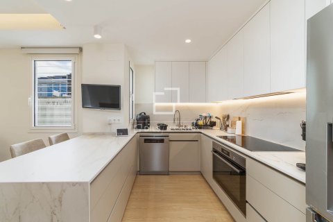 Ático de 3 dormitorios en venta en Barcelona, Cataluña, Spain № 3960 - foto 8