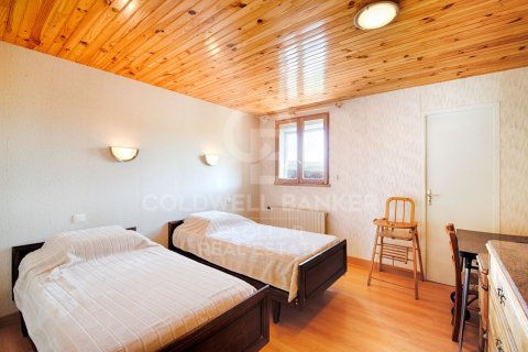 Сasa de 6 dormitorios en venta en Cataluña, Spain № 7729 - foto 9