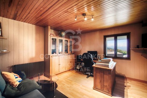 Сasa de 6 dormitorios en venta en Cataluña, Spain № 7729 - foto 6