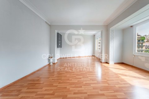 Apartamento de 3 dormitorios en venta en Barcelona, Cataluña, Spain № 7732 - foto 27