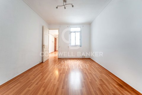Apartamento de 3 dormitorios en venta en Barcelona, Cataluña, Spain № 7732 - foto 10