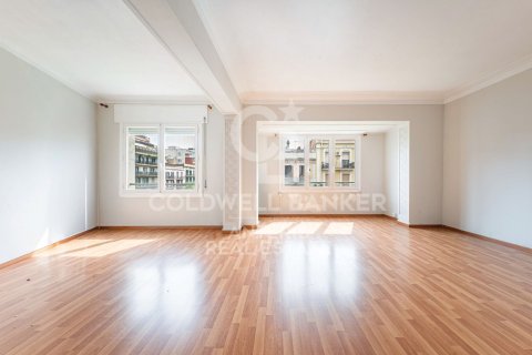 Apartamento de 3 dormitorios en venta en Barcelona, Cataluña, Spain № 7732 - foto 30