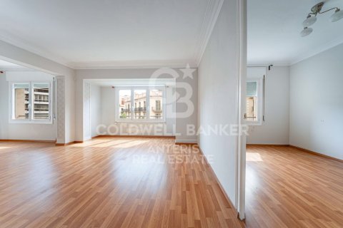 Apartamento de 3 dormitorios en venta en Barcelona, Cataluña, Spain № 7732 - foto 28