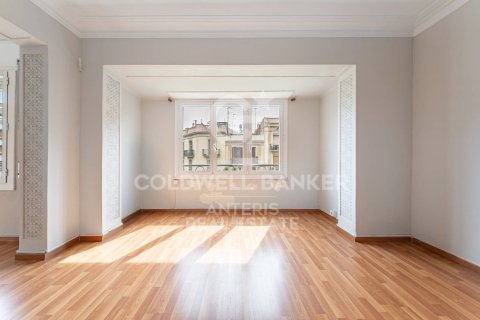 Apartamento de 3 dormitorios en venta en Barcelona, Cataluña, Spain № 7732 - foto 29