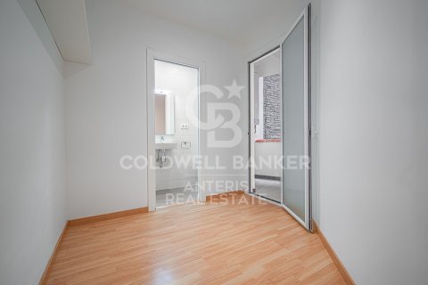 Apartamento de 4 dormitorios en venta en Barcelona, Cataluña, Spain № 7731 - foto 8