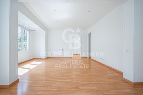 Apartamento de 4 dormitorios en venta en Barcelona, Cataluña, Spain № 7731 - foto 30