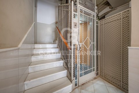 Apartamento de 4 dormitorios en venta en Barcelona, Cataluña, Spain № 7731 - foto 3