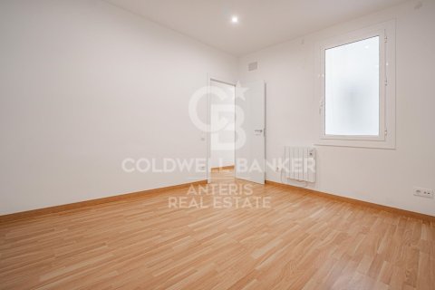 Apartamento de 4 dormitorios en venta en Barcelona, Cataluña, Spain № 7731 - foto 11
