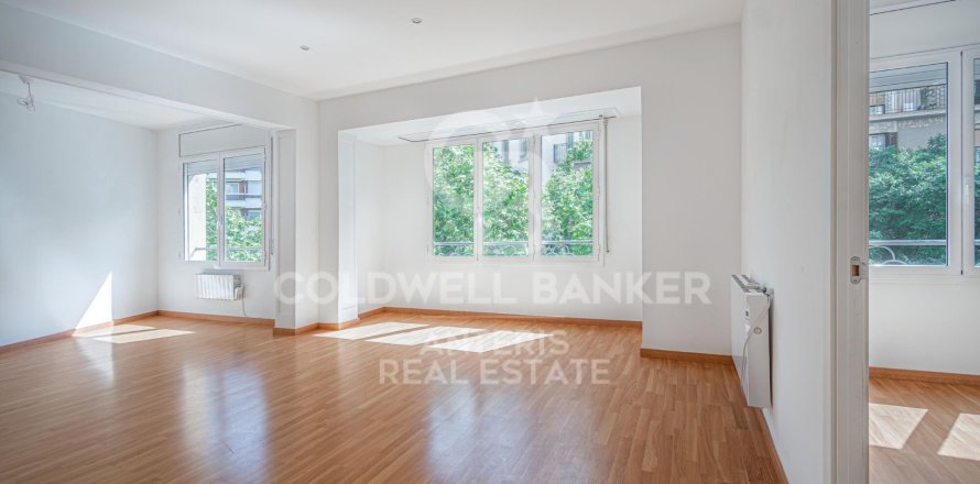Apartamento de 4 dormitorios en venta en Barcelona, Cataluña, Spain № 7731