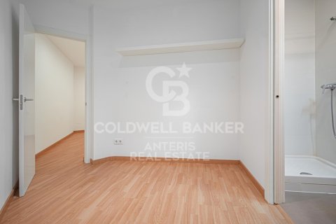 Apartamento de 4 dormitorios en venta en Barcelona, Cataluña, Spain № 7731 - foto 10