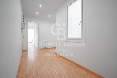 Apartamento de 4 dormitorios en venta en Barcelona, Cataluña, Spain № 7731 - foto 18