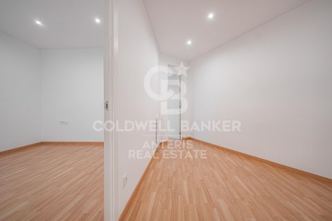 Apartamento de 4 dormitorios en venta en Barcelona, Cataluña, Spain № 7731 - foto 15