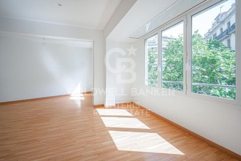 Apartamento de 4 dormitorios en venta en Barcelona, Cataluña, Spain № 7731 - foto 29