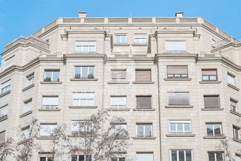 Apartamento de 4 dormitorios en venta en Barcelona, Cataluña, Spain № 7731 - foto 2
