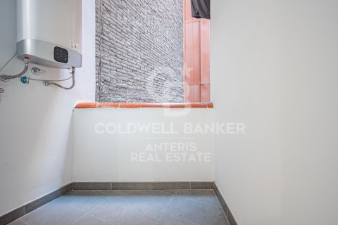 Apartamento de 4 dormitorios en venta en Barcelona, Cataluña, Spain № 7731 - foto 6