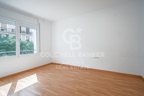 Apartamento de 4 dormitorios en venta en Barcelona, Cataluña, Spain № 7731 - foto 28