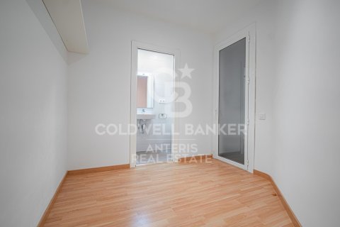 Apartamento de 4 dormitorios en venta en Barcelona, Cataluña, Spain № 7731 - foto 9