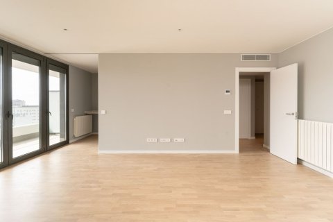 Apartamento de 3 dormitorios en venta en Barcelona, Cataluña, Spain № 1290 - foto 16