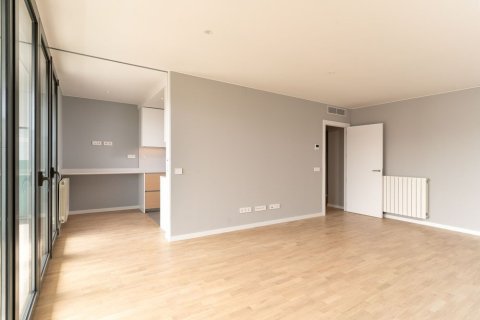 Apartamento de 3 dormitorios en venta en Barcelona, Cataluña, Spain № 1290 - foto 15