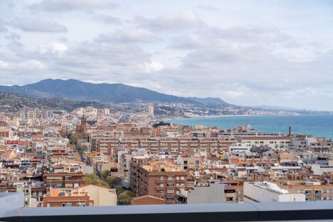 Apartamento de 3 dormitorios en venta en Barcelona, Cataluña, Spain № 1290 - foto 2